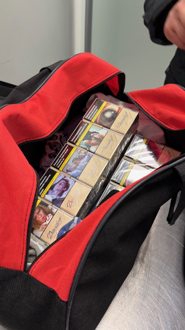 HZA-K: ZOLL: Schmuggelversuche im großen Stil in der Nikolausnacht am Kölner Flughafen / Fast 100 Kilogramm Drogen, 6.400 unversteuerte Zigaretten und Luxusgüter sichergestellt