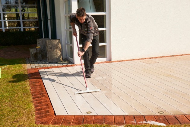 Pressemitteilung: Der Frühling kommt – Zeit für Neues: WPC-Terrassen sind eine nachhaltige Wahl – Terrasse jetzt fit für die Außen-Saison machen