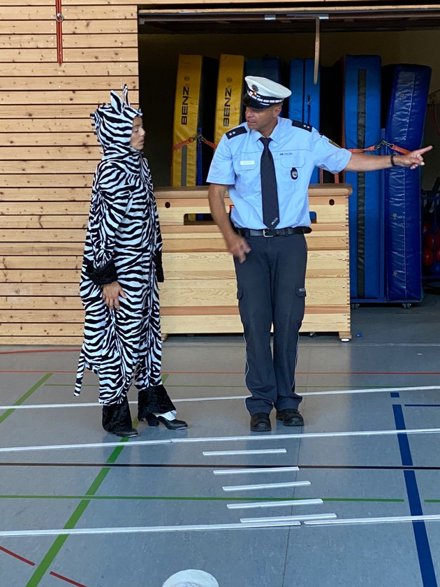 PP Ravensburg: Das kleine Zebra - die etwas andere Verkehrserziehung