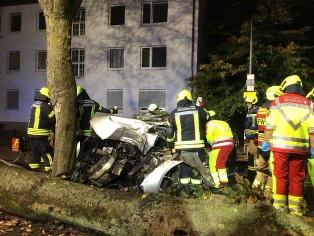 FW-GE: Verkehrsunfall Florastraße Ecke Hüller Straße