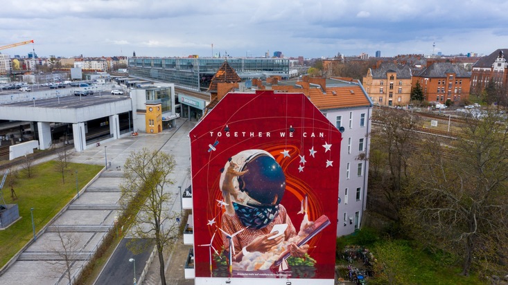 Straßenkunst hilft Straßenkindern: Vodafone verknüpft Markenaktion mit gutem Zweck