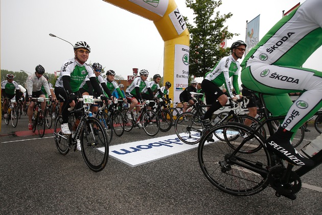 SKODA erneut Partner des Radrennklassikers &apos;Rund um den Finanzplatz Eschborn-Frankfurt&apos; (FOTO)