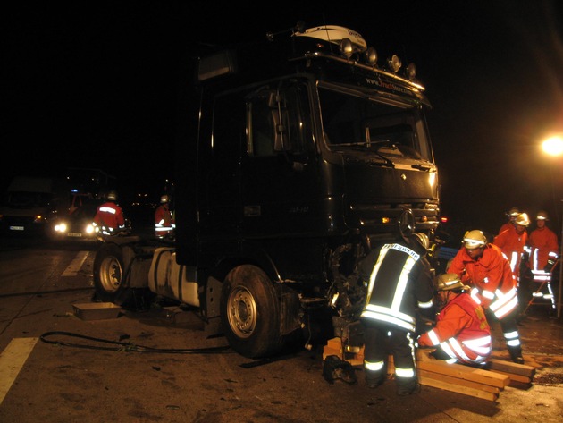 POL-HI: BAB 7, LK Goslar- schwerer Verkehrsunfall mit 2 Schwerverletzten