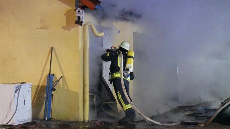 FW Celle: Gebäudebrand in Hustedt