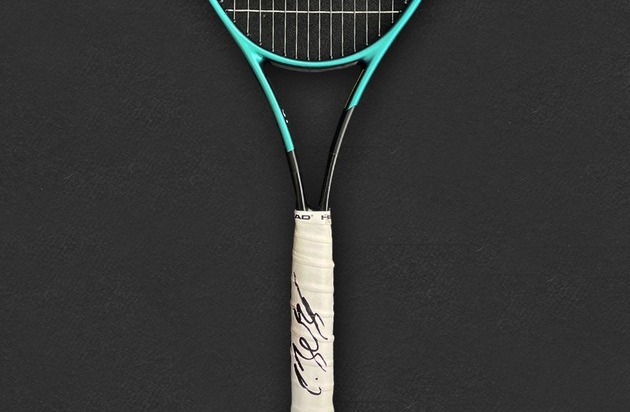 United Charity gemeinn&uuml;tzige Stiftungs GmbH: Zum US-Open-Triumph: Alexander Zverev signiert Schl&auml;ger f&uuml;r den guten Zweck / Exklusiv bei United Charity: Ein von Tennisstar signierter HEAD-Schl&auml;ger zugunsten der Serge Gnabry Stiftung