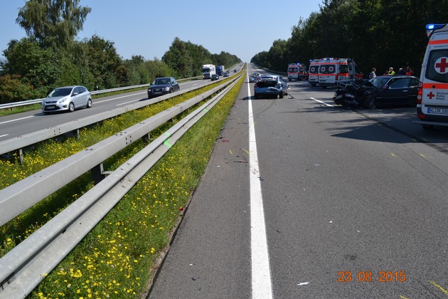 POL-WL: Unfälle mit zwei Schwer- und sechs Leichtverletzten für die Autobahnpolizei am Wochenende