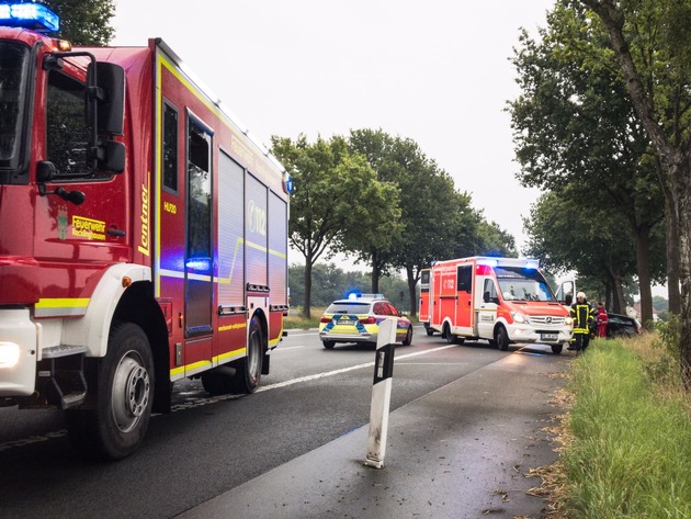 FW-RE: Verkehrsunfall mit vier verletzten Personen