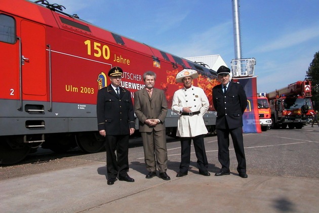 DFV: &quot;Feuerwehr-Express&quot; der Bahn wirbt für Verbandsjubiläum