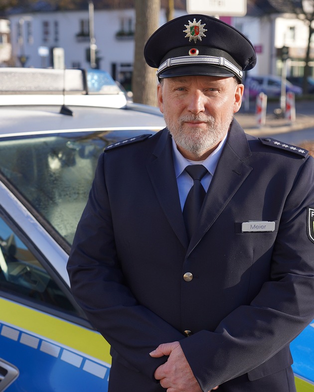 POL-HSK: Neuer Wachleiter in Sundern: Markus Meier wurde offiziell vorgestellt