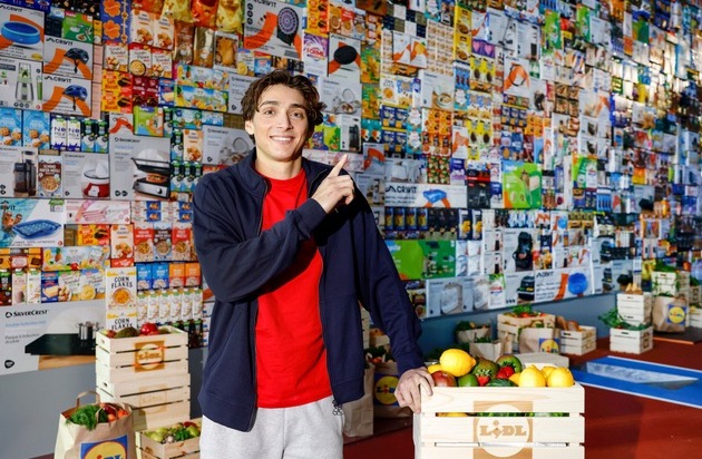 Lidl: "Jump of the Year": Armand Duplantis &uuml;berwindet 5,50 Meter hohe Wand aus Lidl-Produkten