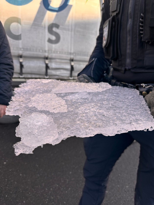 POL-HI: Mehrere Verkehrsunf&auml;lle auf der BAB 7 durch Eisplatten