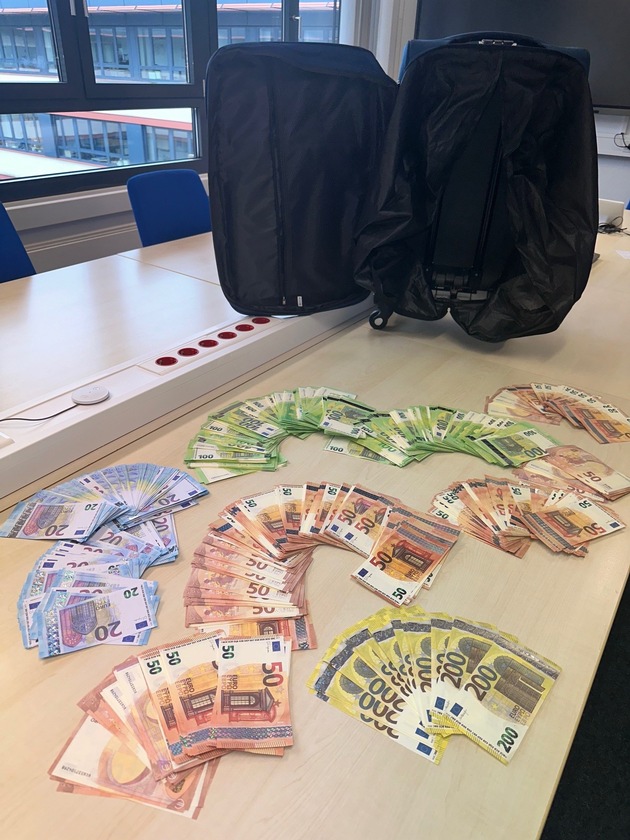POL-K: 240209-3-K Knapp 100.000 Euro Falschgeld in Koffer versteckt
