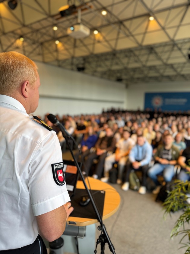 POL-AK NI: Neue Nachwuchskräfte starten in das Studium an der Polizeiakademie Niedersachsen