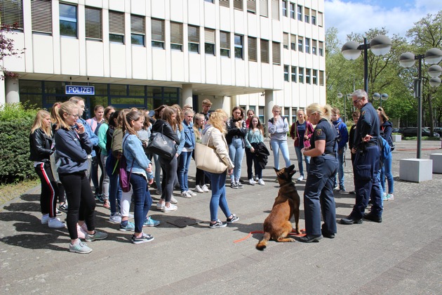 POL-PPMZ: Mainz, Girls&apos;Day und Boys&apos;Day: Spurensuche und Einsatztraining bei der Polizei