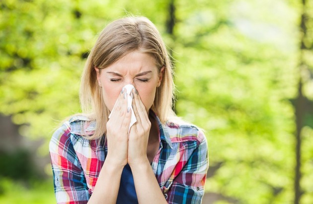 CosmosDirekt: Blickwinkel: Heuschnupfen - was im Kampf gegen Pollen helfen kann