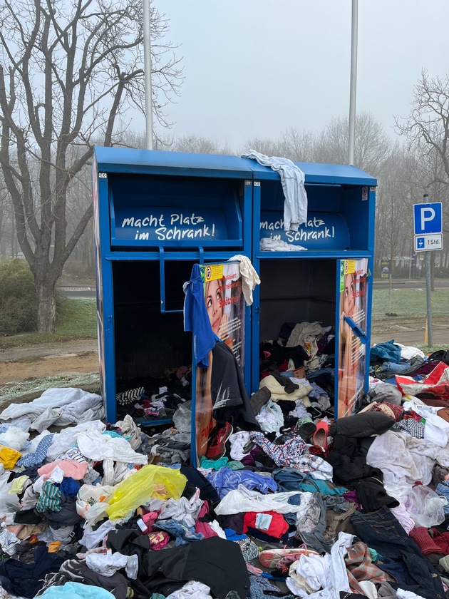 POL-EU: Vom Altkleidercontainer auf den Flohmarkt: Polizei stoppt ungewöhnliche Verkaufspläne