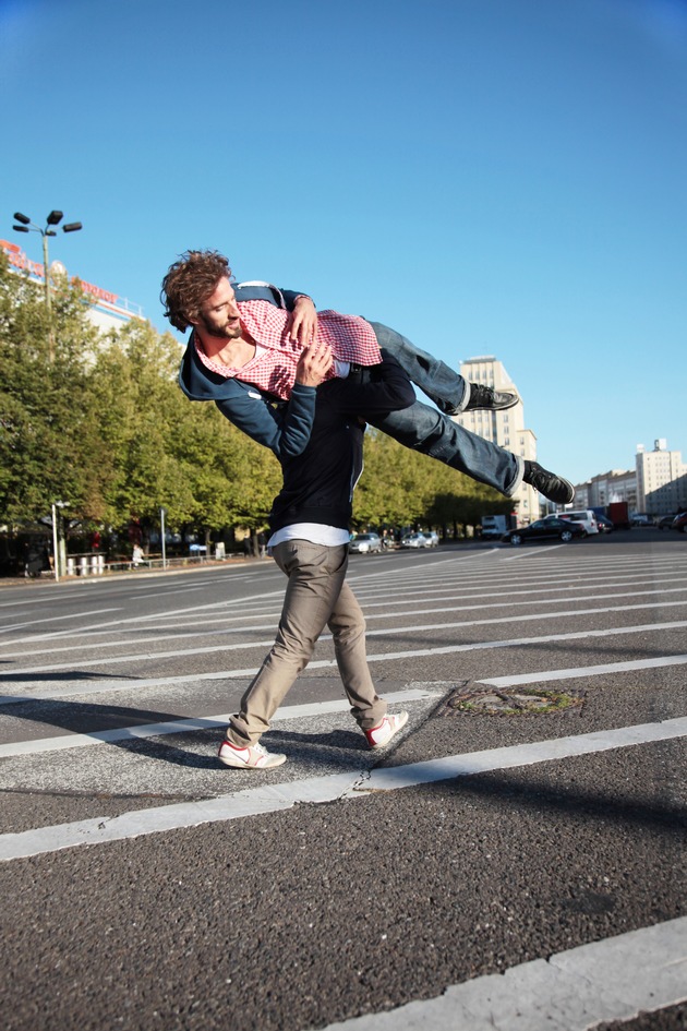 Danser le monde du 12 avril au 5 mai 2012 - avec 94 représentations dans 33 villes suisses   Steps, Festival de Danse du Pour-cent culturel Migros