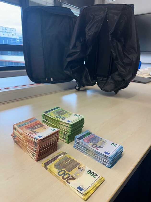 POL-K: 240209-3-K Knapp 100.000 Euro Falschgeld in Koffer versteckt