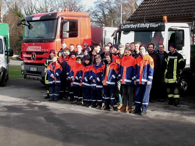 FW-DT: Weihnachtsbaumsammlung - Jugendfeuerwehr sagt &quot;Danke&quot;