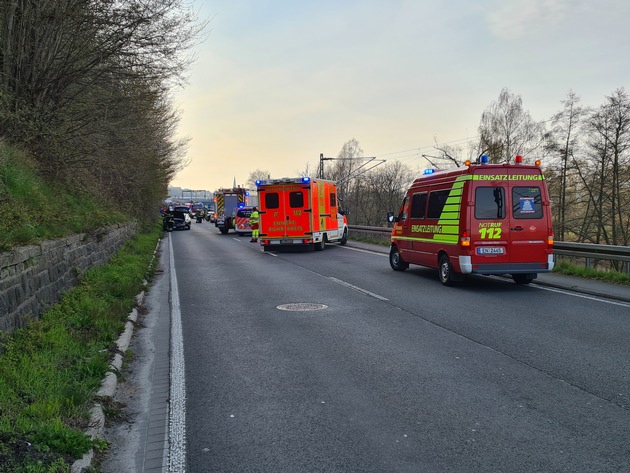 FW-EN: Verkehrsunfall auf der Gederner Straße - ABC-Einsatz an der Wittbräucker Straße