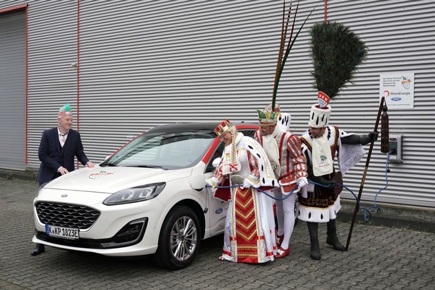 Kölner Dreigestirn fährt mit Ford Kuga Plug-in-Hybrid elektrisch durch den Karneval