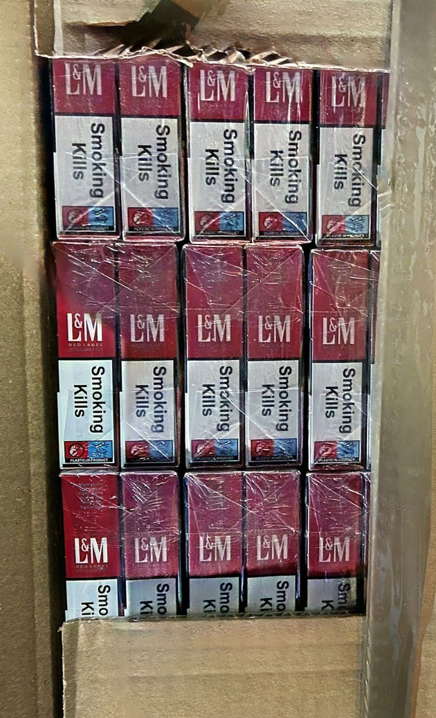 ZOLL-H: 250.000 Zigaretten unter Haushaltsgeräten / ZOLL stellt große Menge Schmuggelzigaretten auf der A2 bei Gütersloh sicher