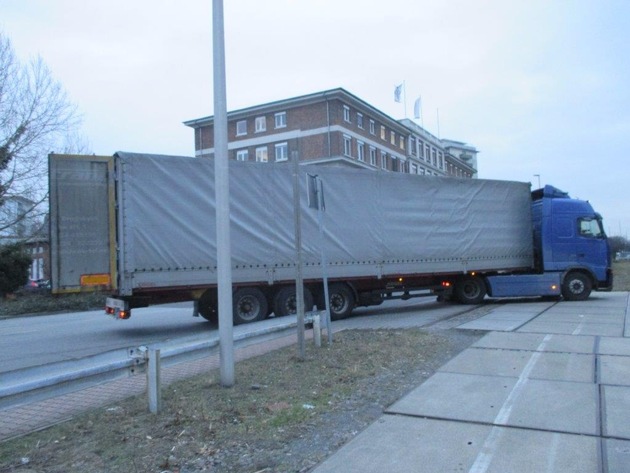 POL-MA: Mannheim: Verkehrspolizei zieht völlig verkehrsunsicheren Sattelzug aus der Ukraine aus dem Verkehr