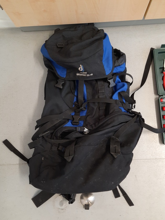 POL-WHV: Polizei sucht Zeugen bzw. Eigentümer von sichergestelltem Werkzeug und einem blauschwarzen Rucksack (2 FOTOS) - Ermittler gehen davon aus, dass diese aus einer Straftat stammen