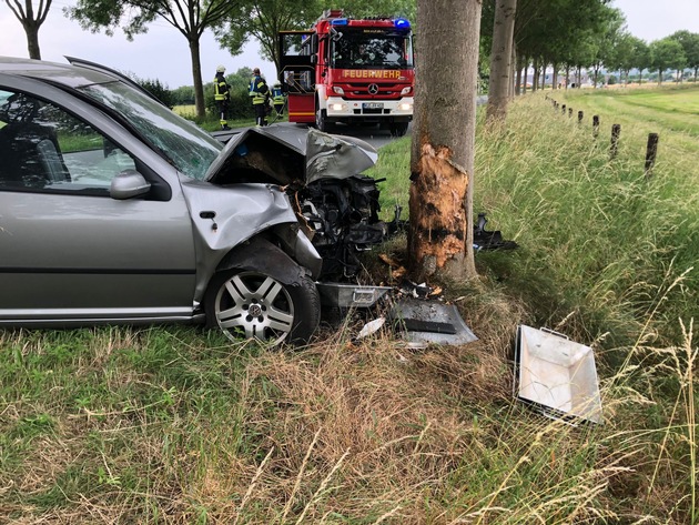 FW-KLE: Auslaufende Betriebsstoffe nach Verkehrsunfall
