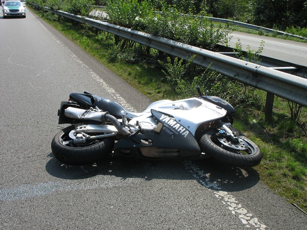 POL-WL: Verkehrsunfall mit Sattelzug führt zu Vollsperrung und erheblichen Verkehrsbehinderungen ++++ 2 Verkehrsunfälle mit verletzten Motorradfahrern