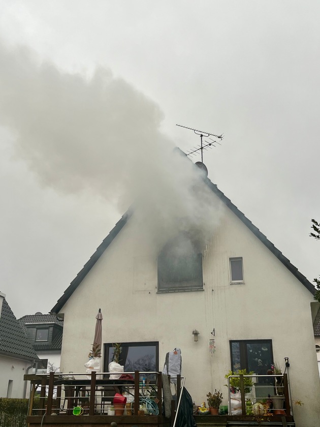 FW-E: Wohnungsbrand in Essen-Stadtwald - ein Hund verstorben