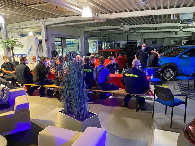 FW-KLE: Freiwillige Feuerwehr Bedburg-Hau bereitet sich vor: Umgang mit Elektroautos
