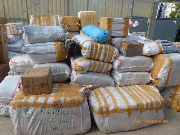 HZA-DD: 18.000-mal gefälscht!/ Zoll beschlagnahmt tausende Kleidungsstücke