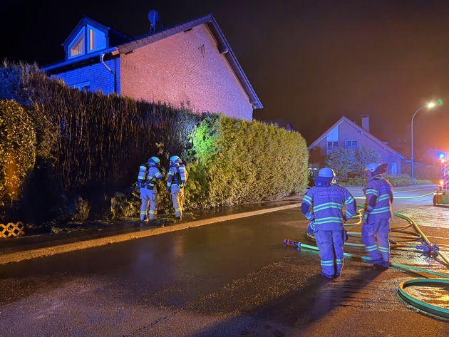 FW-GL: Feuerwehr Bergisch Gladbach unterstützt bei Waldbrand in Rösrath-Brand