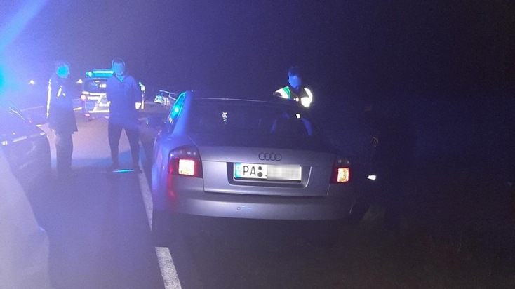 BPOLI LUD: Betrunken an der Autobahn-Kontrollstelle vorbeigerast, bei Elstra Unfall verursacht und dabei Dienstwagen beschädigt