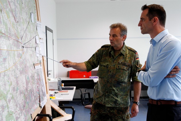 Baden-württembergische Verbindungskommandos der Bundeswehr üben Aufmarsch und Amtshilfe