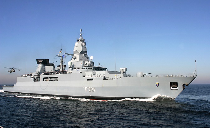 Einlaufen Fregatte &quot;Hessen&quot; Flaggschiff des EAV 2012 läuft in Wilhelmshaven ein (BILD)