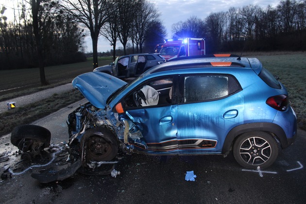 POL-DN: Winterliche Witterungsbedingungen sorgen für zahlreiche Verkehrsunfälle