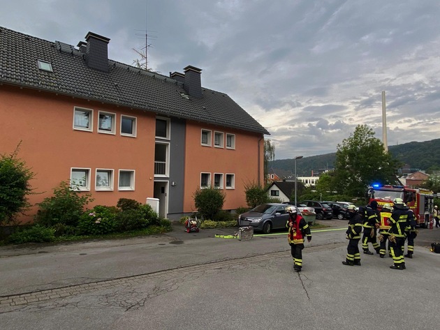 FW-EN: Wohnungsbrand in der Raabestraße - Schwelbrand brannte über Stunden und verrußte leerstehende Wohnung