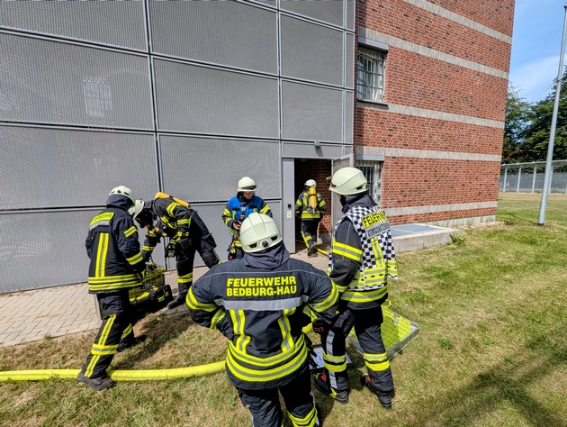 FW-KLE: Zimmerbrand auf Forensischer Station der LVR-Klinik Bedburg-Hau
