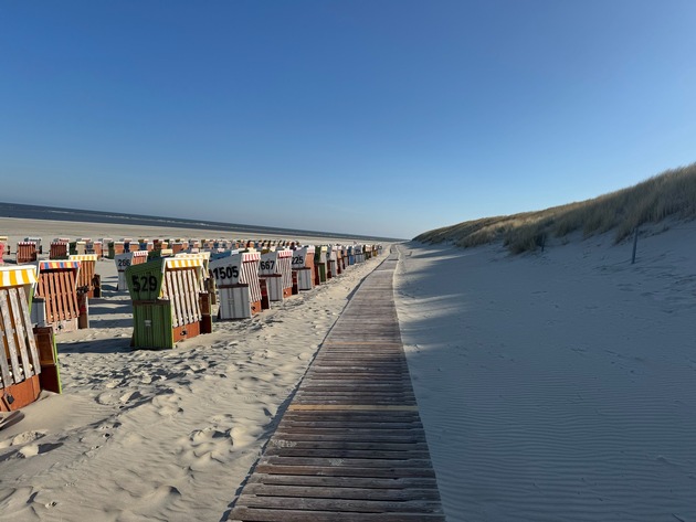Hochsaison am Meer: Mit App und Mobilfunk den Strandkorb sichern