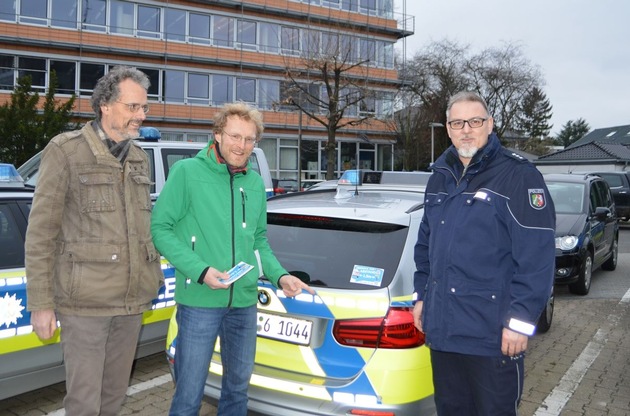 POL-DN: Seitenabstand 1,5 m - gemeinsame Aktion der Polizei Düren und der Arbeitsgemeinschaft Pro Rad