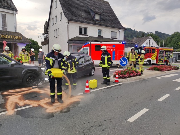 FF Olsberg: Verkehrsunfall mit 3 Fahrzeugen in Olsberg