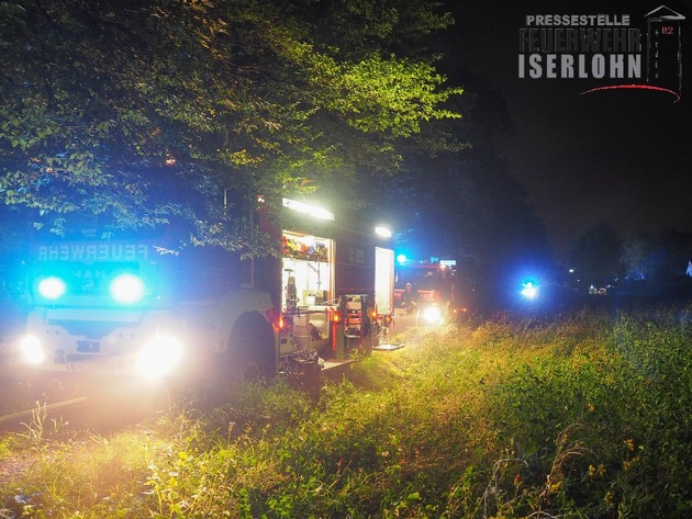 FW-MK: Schwelbrand im Gartenhaus