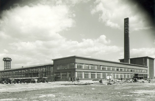 Ford-Werke GmbH: Ford rückt auf Retro Classic Cologne über 85 Jahre Automobilproduktion in Köln ins Rampenlicht