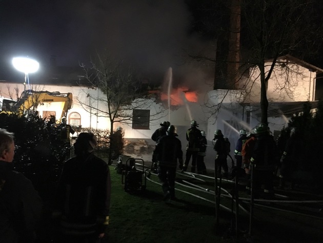 FW-SL: Brand im Mehrfamilienhaus