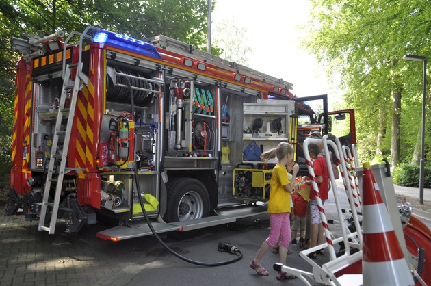 FW-KLE: &quot;Blaulicht und Martinshorn zum Anfassen&quot; / Freiwillige Feuerwehr Bedburg-Hau präsentiert sich auf dem Sommerfest der LVR Klinik