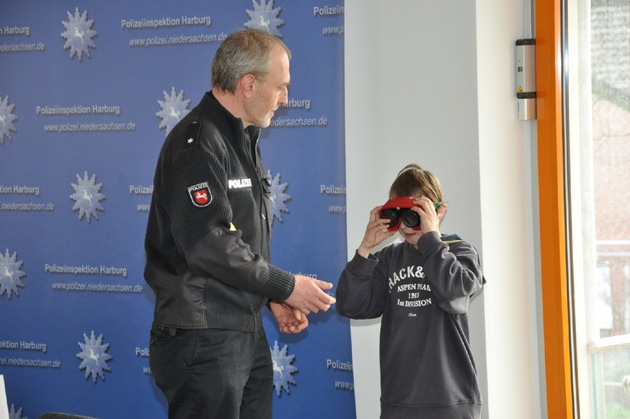 POL-WL: Zukunftstag für Mädchen und Jungen bei der Polizeiinspektion Harburg