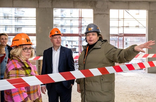 Wegner besichtigt Baustelle des Kolping Azubi- und Jugendwohnens in Berlin-Mitte