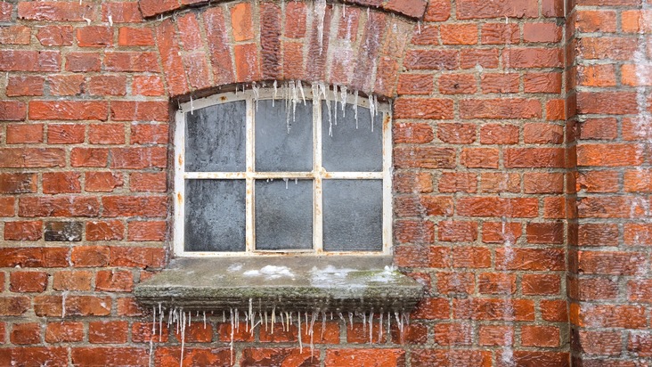 FW-RZ: Dachstuhlbrand in Linau/Hzgt. Lauenburg